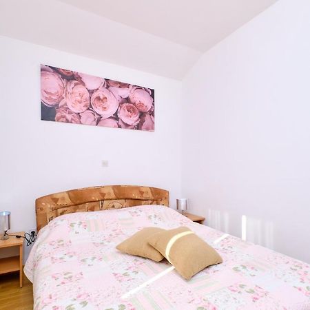 Apartments Vanda 말리로시니 외부 사진